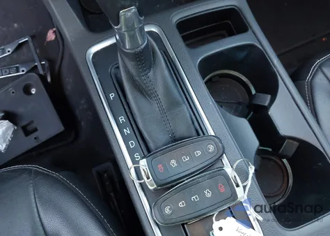 2017 Ford Escape Titanium z USA, uszkodzony, nr VIN 1FMCU0J94HUC80309